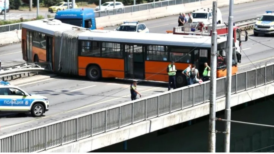 Пътник в 204: Стрес и паника, автобусът се движеше зиг-заг