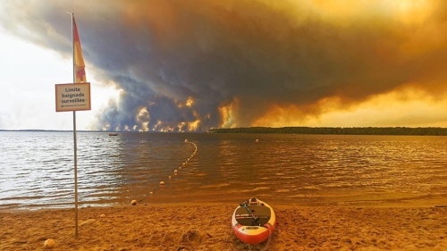 Горещини и силни ветрове разпалват пожари в Европа, стотици хиляди са евакуирани