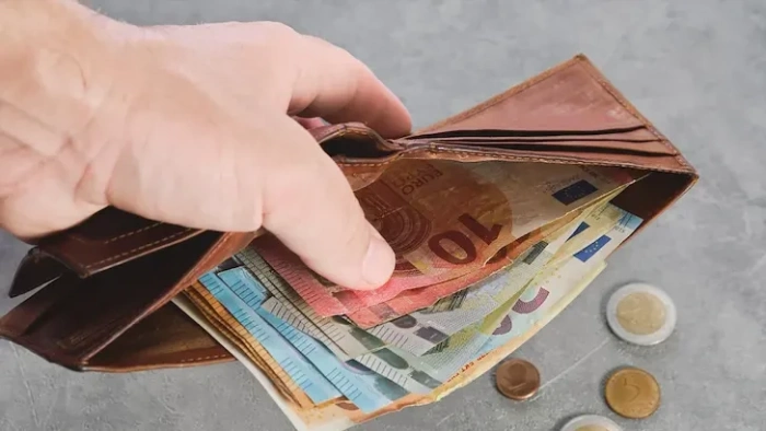 Как ще се променят удръжките от заплатите от август