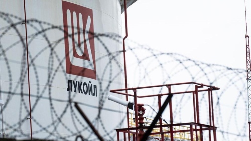 Великобритания удължи лиценза за „Лукойл“ в България