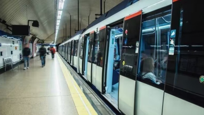 Метрото ще вози до 1 часа тази нощ заради Левски - АЕК