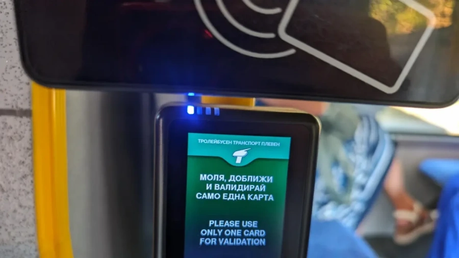Плевенчани вече плащат с банкова карта в градския транспорт