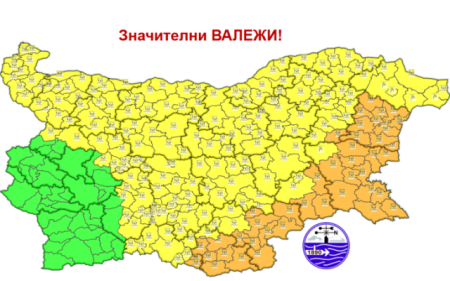 Оранжев и жълт код за силни дъждове във вторник