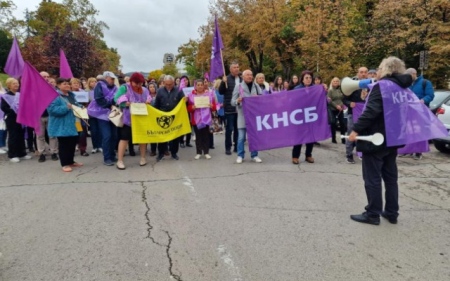 "10 минути за 10 процента": Работещи в Шумен на протест за по-високи заплати