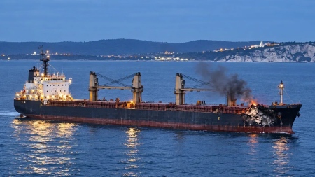 Спасителната операция продължава. Търсят моряците в Черно море