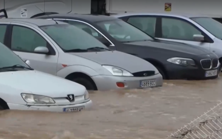Воден ад в Испания: Над 2100 души евакуирани, има жертви