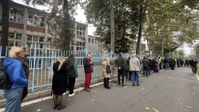 Сърбите гласуват масово, ерата Вучич май приключва