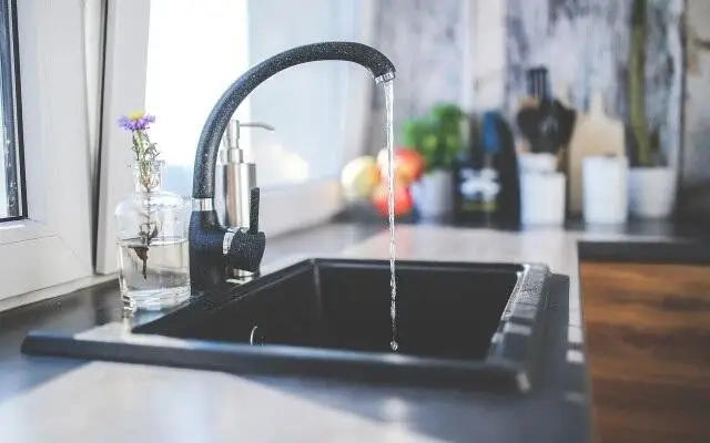 Пийте хапчета с чешмяна, а не с минерална вода